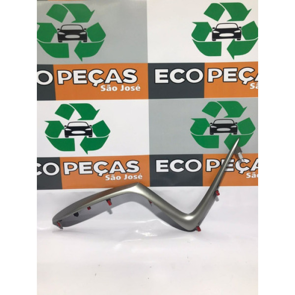 Moldura Friso Central Direita Yaris Sd Flex 2019 Original 